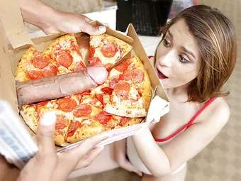 Joseline Kelly tries BBC Pizza