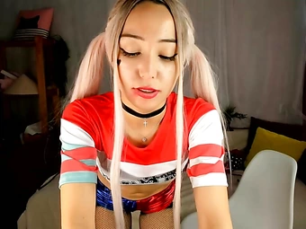 Wanna fuck this slutty Harley Quinn