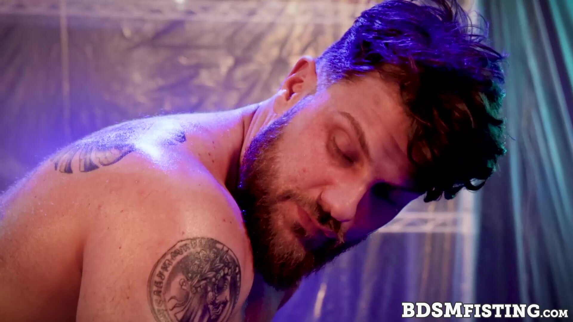 Furry Jayson Parker breaks sub Heath Halo with double ended dildo